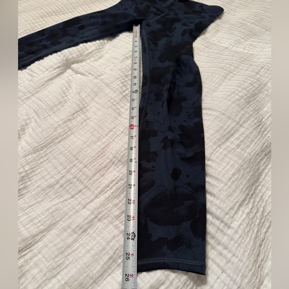 Vuori Highrise Water Drop Print Leggings - Size XS - Picture 12 of 12